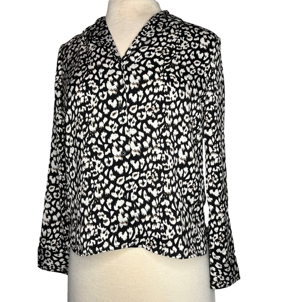 Banana Republic blouse petite XS Leopard black white long sleeve V-neck button f